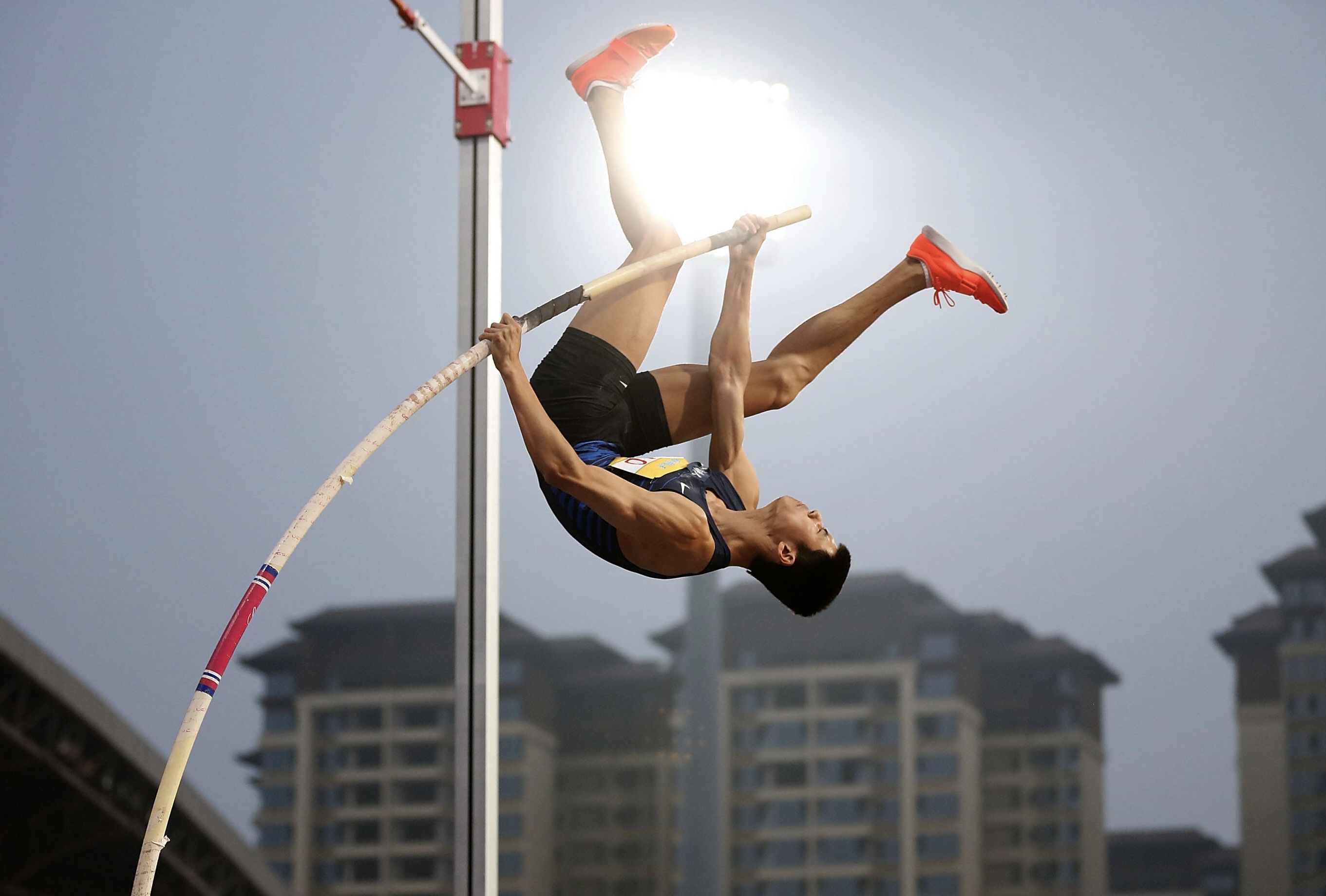 包含跳高比赛中选手突破自我突飞猛进的词条 包含跳高比赛中选手突破自我突飞猛进的词条